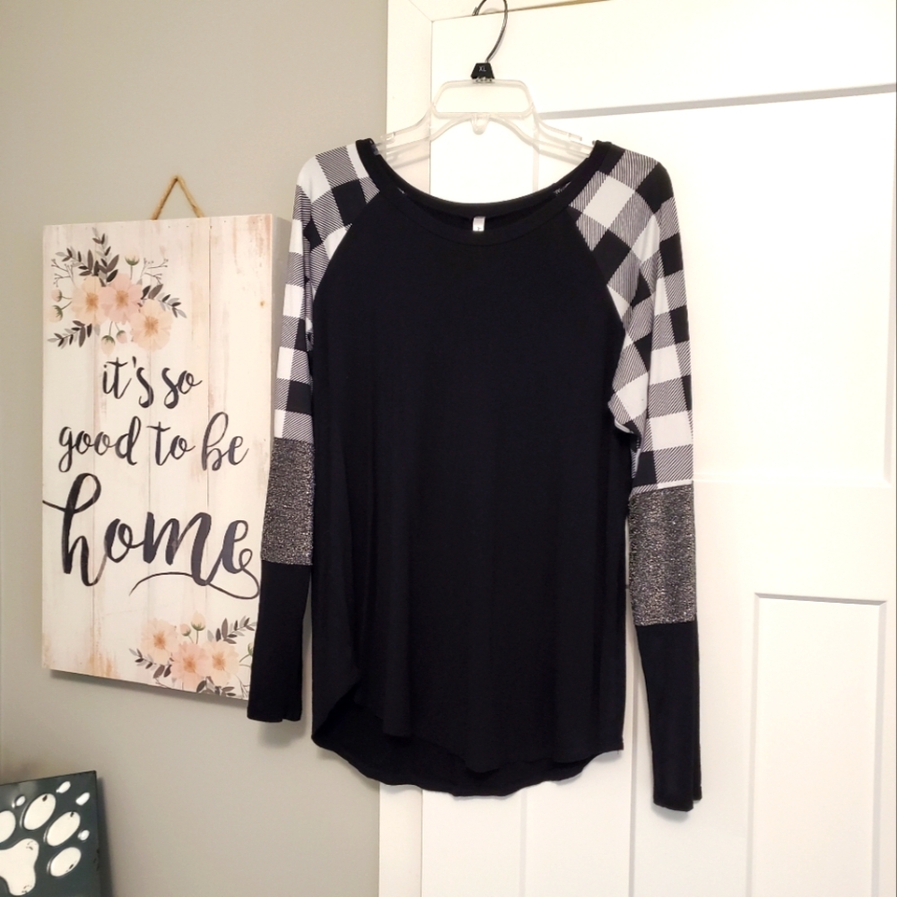 Black and white Buffalo plaid long sleeved t-shirt